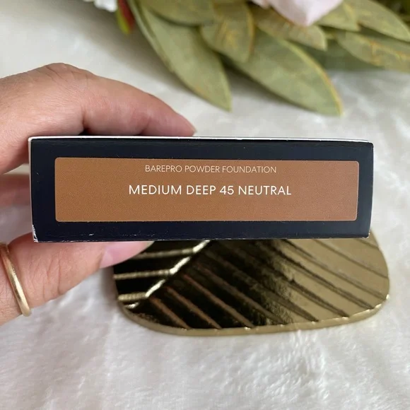 bareMinerals BAREPRO Medium Deep 45 Neutral Powder Foundation - Picture 4 of 7